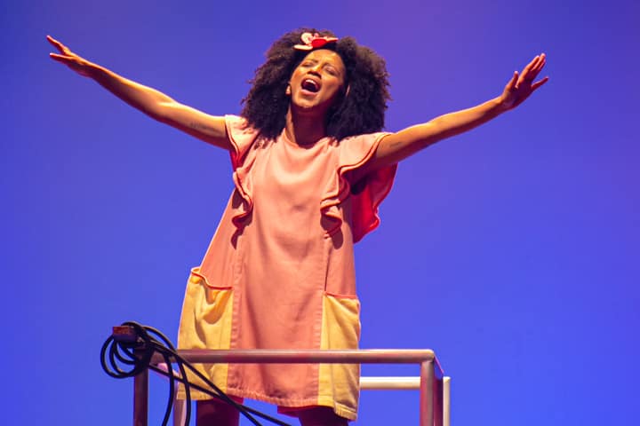 A Menina do Meio do Mundo - Elza Soares para Crianças A Menina do Meio do Mundo - Elza Soares para Crianças